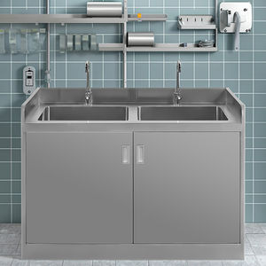 حوض غسيل يدوي متنقل من الفولاذ المقاوم للصدأ يعمل بالقدم للمستشفيات الحديثة من إم تي الطبية - Product Image 1