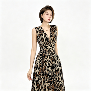 Abito lungo estivo da <span class=keywords><strong>donna</strong></span> in maglia di alta qualità, senza maniche, scollo a V, fantasia leopardata, elegante, comodo e che valorizza la figura - Stampa digitale - Product Image 1