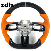 Volant de direction personnalisé en cuir perforé orange et fibre de carbone pour Ford Mustang Shelby