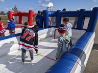 Terrain de Hockey Gonflable Personnalisé, Mini-Patinoire de Hockey sur Air, Zone de Hockey Gonflable, Patinoire pour Mini-Hockey