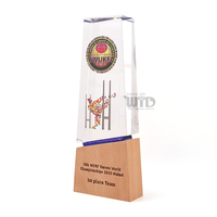 Coupe de trophée en cristal de haute qualité personnalisée, durable, gravée au laser, pour les sports, les courses, la lutte, le karaté, le Wukf, les trophées et les plaques de récompense