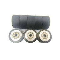 Poulie à rouleaux en caoutchouc à roulement à billes revêtue de nylon personnalisée pour convoyeur à roulettes de fenêtre de porte-Coupe personnalisée