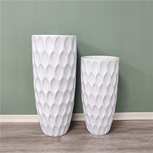 Jarrón de Fibra de Vidrio Moderno de Gran Tamaño, Estilo Nórdico Minimalista, con Relieve de Pintura Blanca, para Bodas, Hogar y Jardín - Product Image 3