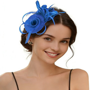 Fascinator violet pour femme avec plumes et fleurs en résille, idéal pour mariage, Kentucky Derby et tea party - Product Image 3