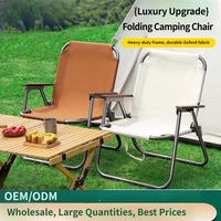 Chaise de camping pliante à dossier haut en gros avec accoudoirs en bois de chêne et cadre en acier au carbone pour l'extérieur, la pelouse, la plage et les pique-niques