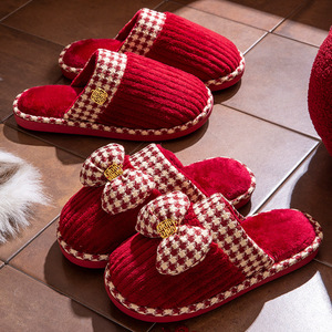 Chaussons de mariage rouges à motif pied-de-poule en peluche antidérapants pour couple, doublure en coton chaud pour l'automne et l'hiver, talon de 1,5 cm - Product Image 3