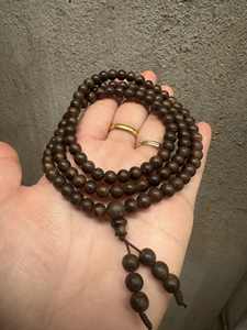 Bracelet en bois d'agar indonésien de 6 mm – Teinte chocolat riche, haute densité d'huile, parfum puissant, bracelet de prière bouddhiste en bois d'agar - Product Image 2