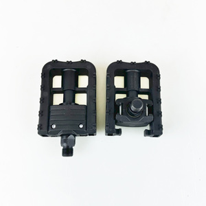 Pédales peu encombrantes pour vélo pliant placées dans le coffre de la voiture Allées étroites Pédale pliable en nylon pliable pour vélo - Product Image 3