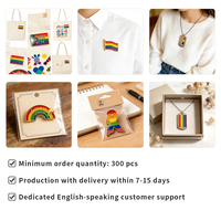 Ensembles de produits promotionnels LGBT en métal : badges, colliers, pendentifs personnalisés arc-en-ciel, souvenirs en alliage pour événements, cadeaux à prix d'usine en gros