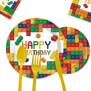 Assiettes jetables biodégradables pour <span class=keywords><strong>anniversaire</strong></span>, ensemble de 9 pièces comprenant un plateau en papier, des gobelets, des serviettes, une nappe et des fournitures - Product Image 2