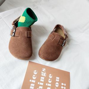 Chaussures pour enfants style coréen Printemps/Été 2026 – Mocassins surdimensionnés mats, originaux et mignons ; Chaussons d'extérieur à bout fermé avec Velcro ; Rétro - Product Image 1