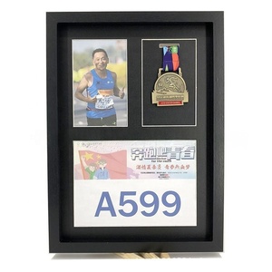 Cadre photo d'affichage de marathon de médaille de bricolage en bois massif boîte d'ombre d'affichage de course de coureurs de marathon tridimensionnel creux - Product Image 1