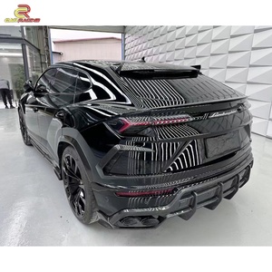 ชุดแต่งคาร์บอนไฟเบอร์แห้งสไตล์ Topcar สำหรับ Lamborghini URUS ปี 2018-2019 ประกอบด้วยฝากระโปรงหน้า สปอยเลอร์หลัง ดิฟฟิวเซอร์หลัง - Product Image 6