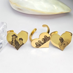 Maßgefertigter 18K Vergoldeter Edelstahl Herz-Foto-Ring Verstellbarer Damen-Siegelring Geschenk-Schmuck HAND - Product Image 1