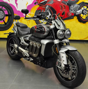 Utilisé pour la <span class=keywords><strong>Triumph</strong></span> T100 de 2014. 900 cm³. Motocyclette cruiser d'occasion de haute qualité - Product Image 2