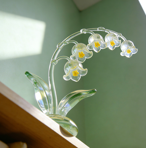 Sculpture en résine transparente de lys de la vallée - Décoration moderne pour la maison, cadeau de fête, ornement de sculpture personnalisé Bozhiyi - Product Image 3