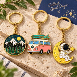 Llaveros de Esmalte Duro Personalizados para Viajes y Aventuras, Llaveros Metálicos Personalizados con Diseños de Montaña, Campismo y Astronautas, Fabricación OEM ODM - Product Image 1