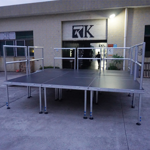 Escenario Portátil de Aluminio para Festivales de Música al Aire Libre, Sistema Ajustable con Fácil Montaje y Superficie Antideslizante - Product Image 1