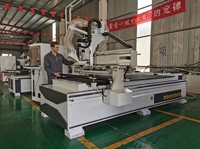 Möbel- und Schrankherstellungsmaschine CNC-Holzbearbeitungsmaschine ATC CNC-Fräse mit Linearem Werkzeugwechsler 1325 CNC-Holzbearbeitungs-Nesting-Maschine