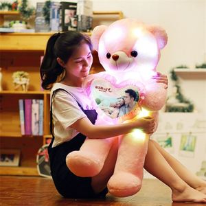 Oso de Peluche con Luz LED de Colores, Juguete de Peluche con Forma de Corazón, Diseño Bordado en Algodón PP, Regalo de Cumpleaños para Niños Unisex - Product Image 4
