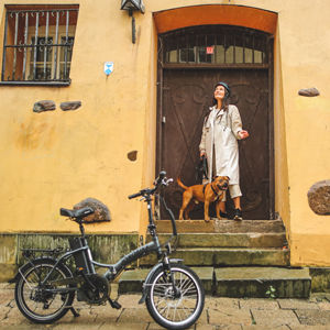 Bicicleta Eléctrica Urbana con Asistencia de Pedaleo Inteligente, Freno Mecánico, Suspensión Delantera, Batería de 36V13Ah, Shimano 7 Velocidades, Neumático de 20 Pulgadas, Stock de la UE - Product Image 1