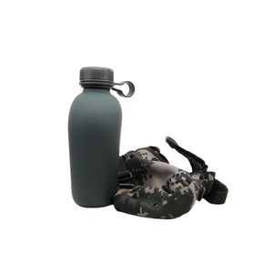 Bouteille <span class=keywords><strong>d</strong></span>'eau tactique en aluminium 1L <span class=keywords><strong>pochette</strong></span> de transport extérieure portable à la mode pour escalade camping activités <span class=keywords><strong>d</strong></span>écontractées verres - Product Image 6