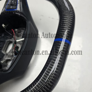 Nouveaux produits en gros : Volant de voiture classique en fibre de carbone perforée avec surpiqûres bleues pour Ford Focus - Product Image 2