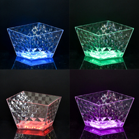 Secchiello per Ghiaccio LED Moderno con Logo Personalizzato, 9L, Design Quadrato in Acrilico Trasparente, Illuminazione RGB, Materiale Sostenibile per Campeggio