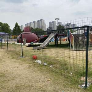 Résistance à la corrosion de haute sécurité de <span class=keywords><strong>fil</strong></span> soudé par stade de barrière de football de prix bas d'usine de la Chine - Product Image 2