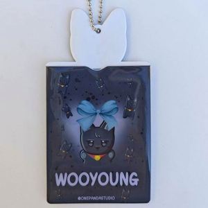 Muestra Gratis: Lindo Porta Tarjetas de PVC con Atractivo Llavero para Guardar Tarjetas de Crédito y Artículos de Papelería - Product Image 2
