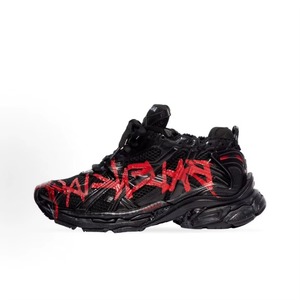 2026 Baskets de luxe de créateur Graffiti Runner pour homme, à plateforme épaisse et effet vieilli, en maille respirante noir et rouge, style Cyberpunk - Product Image 4