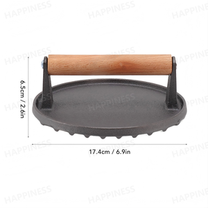 Prensa para Hamburguesas de Hierro Fundido Negro de 7'' - Parrilla Resistente para Exteriores con Mango de Madera Sólida, Diseño Sostenible - Product Image 4