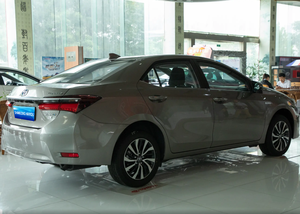 Toyota Corolla Hybride d'occasion 2017, version facelift, 1.8L E-CVT, faible consommation de carburant, conduite à gauche, berline économique pour trajets quotidiens, faible kilométrage - Product Image 5