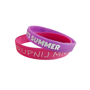 Pulseras deportivas de silicona de color liso CCH Wholesale como regalos promocionales para eventos y actividades deportivas - Product Image 2