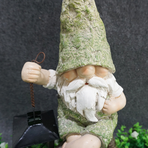 Sculpture en résine <span class=keywords><strong>de</strong></span> dessin animé elfe décoration <span class=keywords><strong>de</strong></span> jardin extérieur décorations <span class=keywords><strong>de</strong></span> noël statue gnome figurines avec lanterne <span class=keywords><strong>solaire</strong></span> vente en gros - Product Image 4