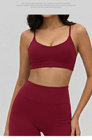 Soutien-gorge de sport respirant à bretelles croisées au dos, séchage rapide, en Spandex/Nylon, col en V profond, rembourrage amovible, maintien moyen, idéal pour le yoga et la gym