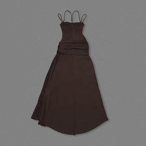 OUDINA Nuovi Arrivi: Abito da Sera Elegante da Donna con Scollo all'Americana, Schiena Scoperta, Nastro e Pieghe, Colore Caffè - Product Image 4