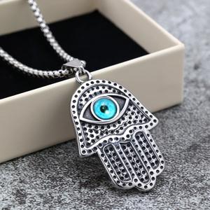 Colgante de mano Hamsa de acero inoxidable con incrustaciones de ojo azul para hombre, collar de regalo - Product Image 1