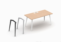 Bureau simple et minimaliste avec structure métallique pour espace de travail à domicile