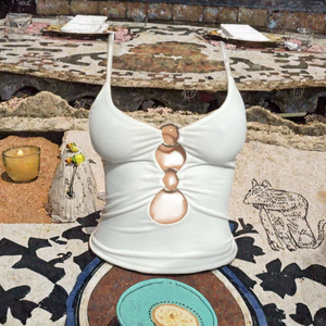 เสื้อสตรีแขนกุดพิมพ์ลายสกรีน คอวี ผ้าโพลีเอสเตอร์ถักแบบวินเทจสำหรับฤดูใบไม้ผลิ ขายส่ง - Product Image 2