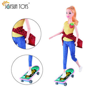 <span class=keywords><strong>Muñeca</strong></span> articulada movible con patines y monopatín, 11,5 pulgadas, Brinquedos - Product Image 4