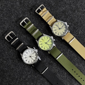 Nouvelle montre sportive en nylon vert à quartz pour homme, montre à quartz avec calendrier, étanche, vente en gros - Product Image 1