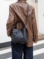 Nouveau sac à main pour femme en cuir véritable, tendance, minimaliste, sac seau, sac à bandoulière, grande capacité, multi-compartiments, sac bandoulière