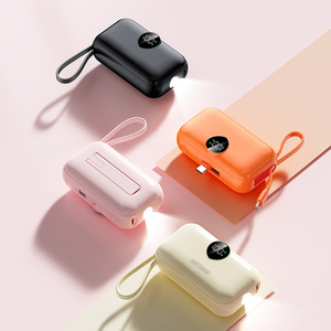 Batería Externa Personalizada Mini Capsule de 5000mAh con Pantalla Luminosa, Linterna, USB-C, Carga Rápida de 22.5W y Conector Trasero - Product Image 1