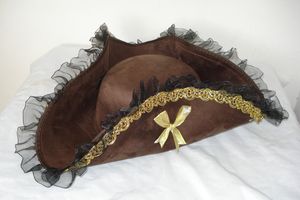 Disfraz de <span class=keywords><strong>Pirata</strong></span> para <span class=keywords><strong>Mujer</strong></span> Color Marrón Caribeño con Sombrero Tricornio MH-0943 Hecho de Poliéster para Fiestas al Aire Libre - Product Image 2