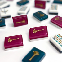 Juego de Mahjong de Acrílico Texturizado Azul Cristal con Motivos Ornamentales Elegantes, Ideal para Momentos de Conexión Familiar en Fines de Semana