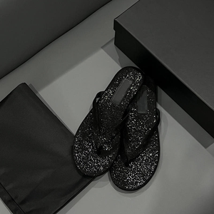 รองเท้าแตะแบบสวมประดับเลื่อมปลายเท้า สไตล์ใหม่ปี 2026 สำหรับผู้หญิง หนังกลับด้านบน พื้นยาง น้ำหนักเบา ทนทานต่อการสึกหรอ รองเท้าแตะหรูหราเงางาม - Product Image 5