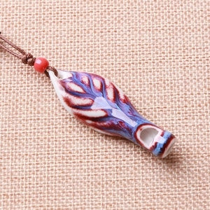 Collar con colgante musical de cerámica con forma de hoja en relieve y un solo orificio para niños - Product Image 4