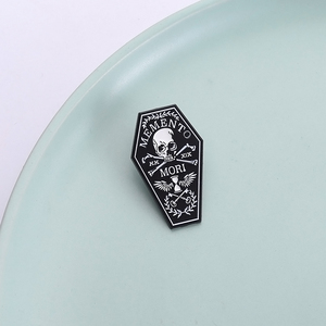 Mement Mori Recuerda Tu Muerte émail broche Punk crâne <span class=keywords><strong>cercueil</strong></span> drôle citation broche revers Badge Halloween bijoux cadeau pour les amis - Product Image 1