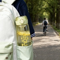 Bouteille d'eau sport pour enfants et étudiants, design élégant, portable, tasse spatiale, résistante aux hautes températures, en PC de qualité alimentaire pour l'été